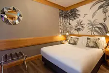 Hotel White