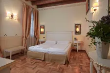 Hotel Villa Policreti