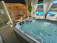16 Lakes Hotel