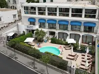 Capri Bougainville