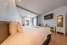A. List Hotel