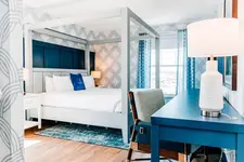 Salem Waterfront Hotel & Suites