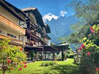 Post-Hotel