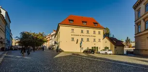 Archibald at the Charles Bridge