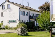 Landhaus vor Burg Eltz
