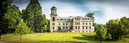 Schloss Kaarz mit Park