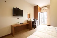 777 Food & Bed