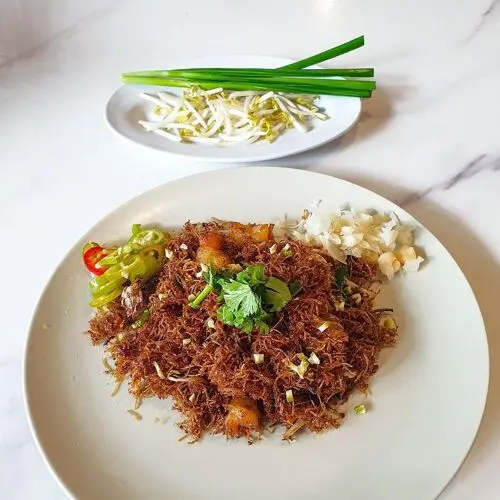 Tek Heng Mee Krob Jeen Lee in Bangkok