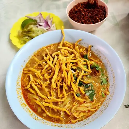 Khao Soi Lung Prakit Kad Kom in Chiang Mai