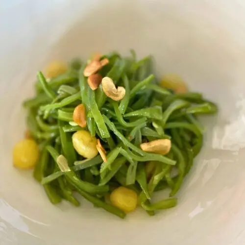 Hika by Roberto Ruiz in Villabona