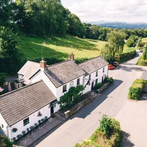 Black Bear Inn in Bettws Newydd